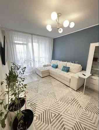 Продам светлую 2к квартиру евроремонт Правды Варшавский Ретровиль 5й Київ