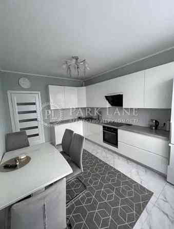 Продам светлую 2к квартиру евроремонт Правды Варшавский Ретровиль 5й Київ