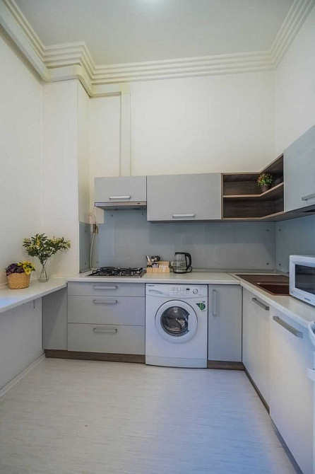 Простора квартира у царському будинку, Еспланадна, центр Києва, 66 м² Київ - зображення 8