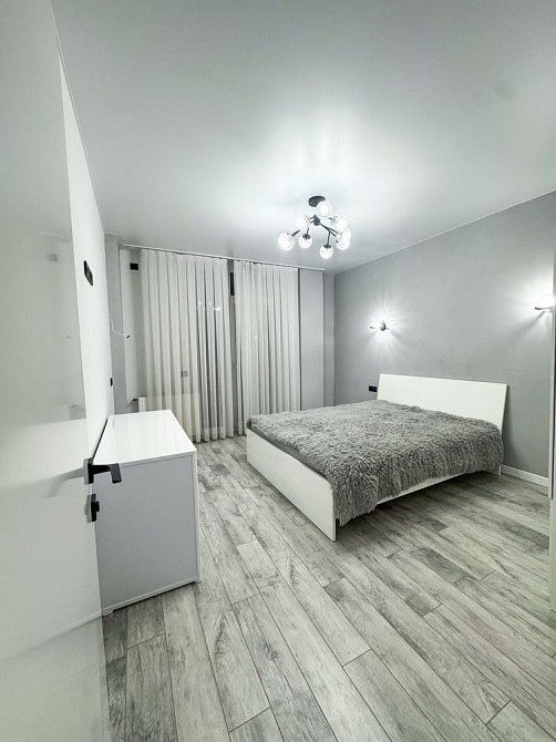 Пентхаус біля ТЦ МАЙДАН — вул Каспрука, кухня-вітальня + 2 спальні Черновцы - изображение 2