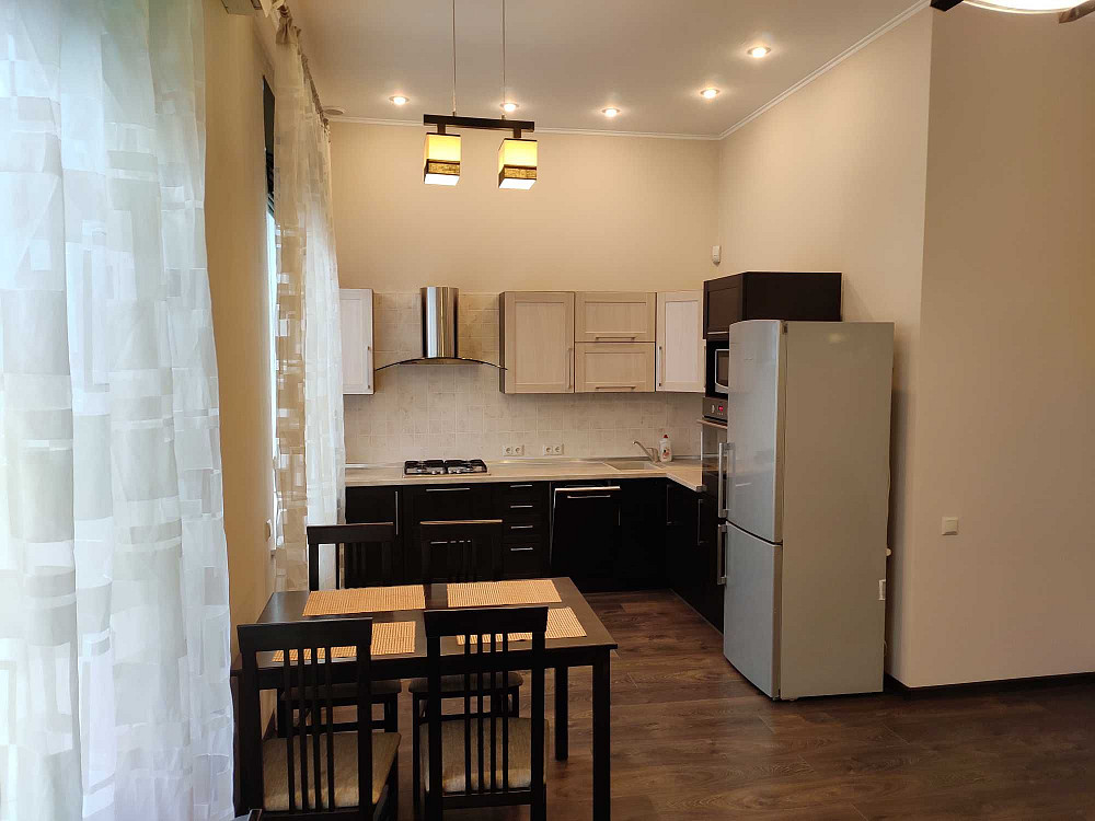 Затишна 2-х кімнатна квартира в серці міста біля Пейзажної Алеї Киев - изображение 1