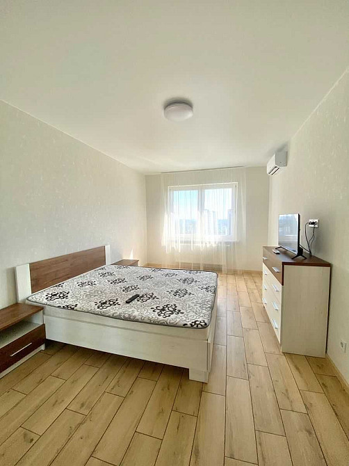 ЖК Еврика, поруч Венеція Лікоград Парк Ленд Нова Англія метро Іподром Київ - зображення 1