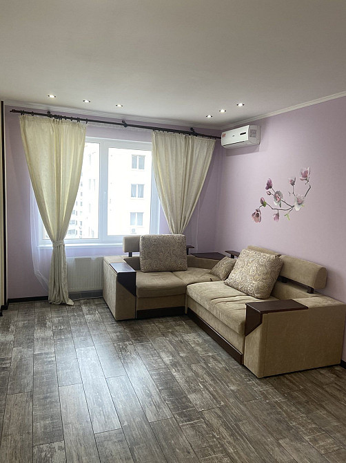 Радужный, продам двухкомнатную квартиру 52 м с ремонтом, техникой Лиманка - изображение 1