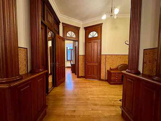 Унікальна 4-к квартира в «царському будинку», вул. Малопідвальна, Київ