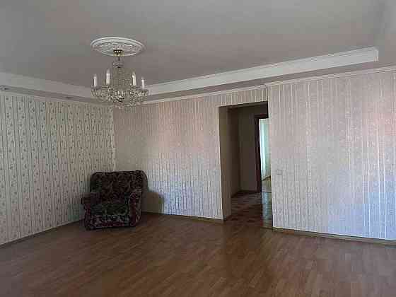 Продам трьохкімнатну квартиру в Києві Чабани