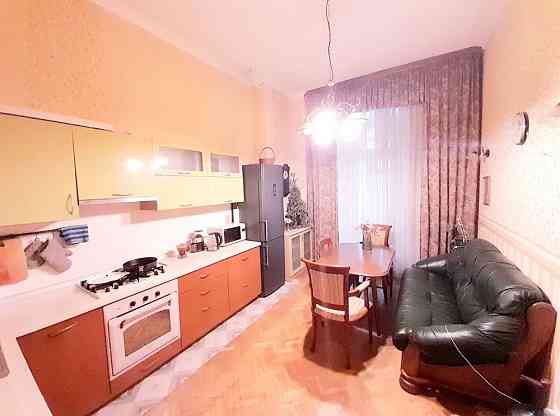 Продаж 2 к кв Олеся Гончара Історичний Цент Шевченківськи Університет Київ