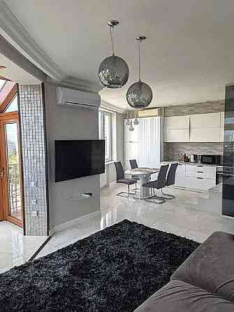 Видовая двухуровневая квартира-пентхаус с 2 спальнями у парка Победы! Одеса