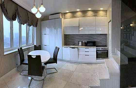 Видовая двухуровневая квартира-пентхаус с 2 спальнями у парка Победы! Одеса