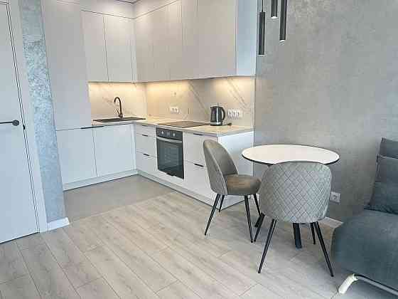 Перша здача! Варшавський, Олександра Олеся 5а, новий ремонт Киев