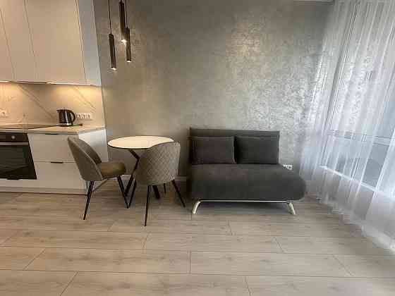 Перша здача! Варшавський, Олександра Олеся 5а, новий ремонт Киев