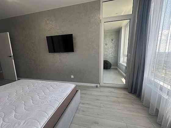 Перша здача! Варшавський, Олександра Олеся 5а, новий ремонт Киев