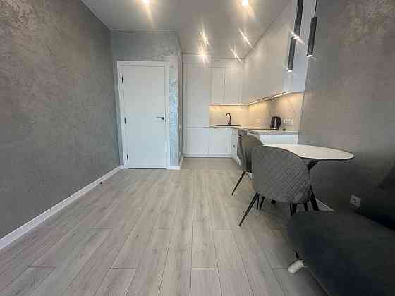 Перша здача! Варшавський, Олександра Олеся 5а, новий ремонт Киев