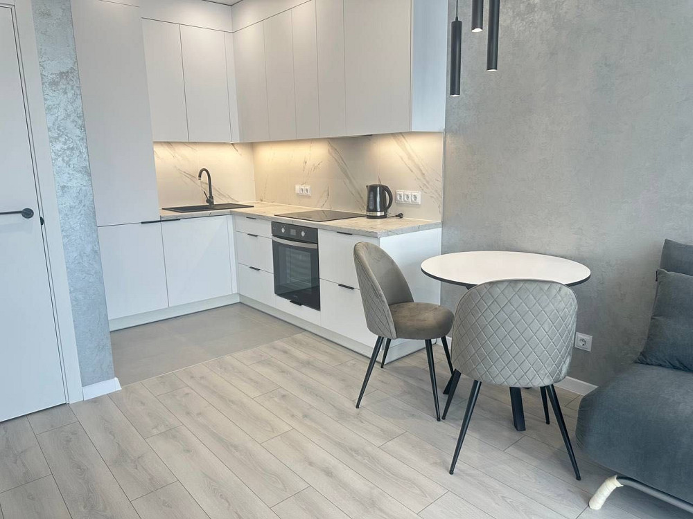 Перша здача! Варшавський, Олександра Олеся 5а, новий ремонт Киев - изображение 1