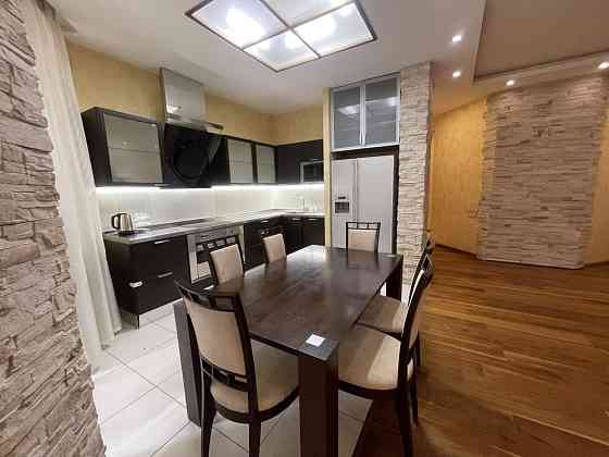 Печерск. Центр. Бульв. Леси Украинки 7Б. 3 комнаты. Новый дом Киев