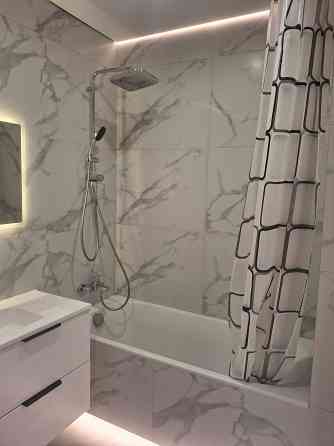 Власник. Перша здача. 47 м.кв. Є гардеробна. Варшавский 2 Киев