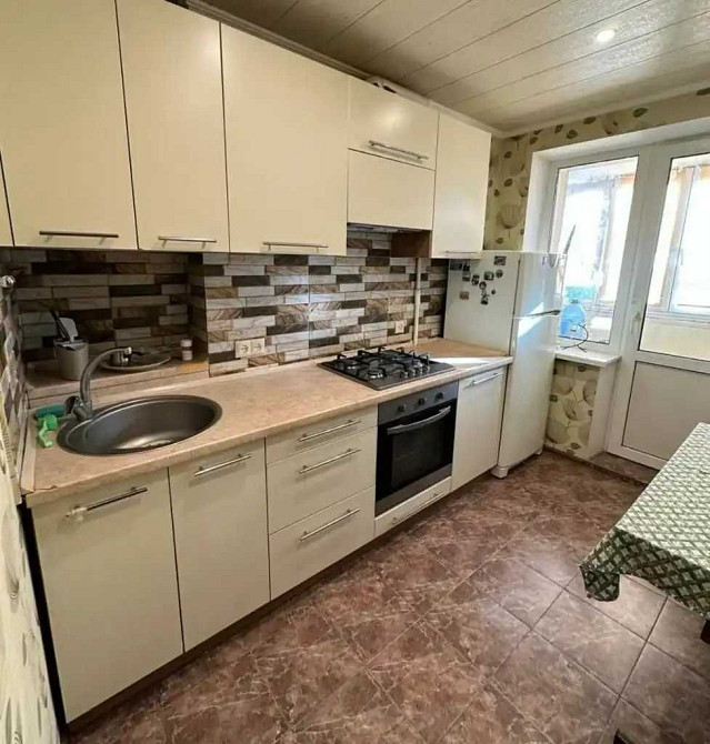 Сдам в аренду 2 ух  комнатную квартиру пр. Слобожанский Днепр - изображение 1