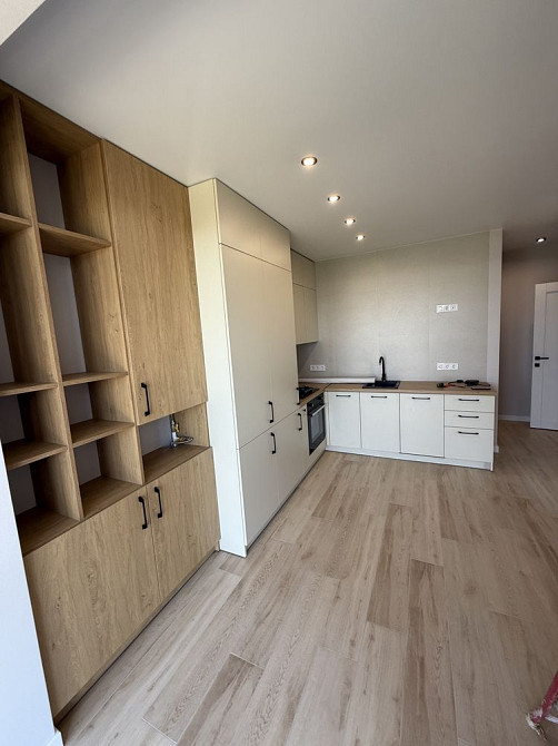 Однокімнатна квартра з новим ремонтом! Ніхто не жив! Буча - зображення 2