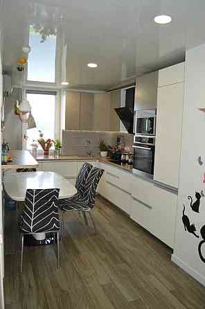 ТЕРМІНОВИЙ ПРОДАЖ! 2-кімн з РЕМОНТОМ! Вул. Дніпровська набережна Київ