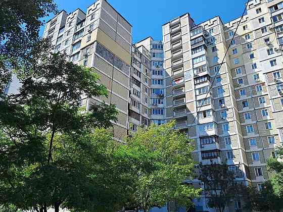 Продаж 2-кімнатної квартири поруч з метро (Осокорки, Позняки) Київ