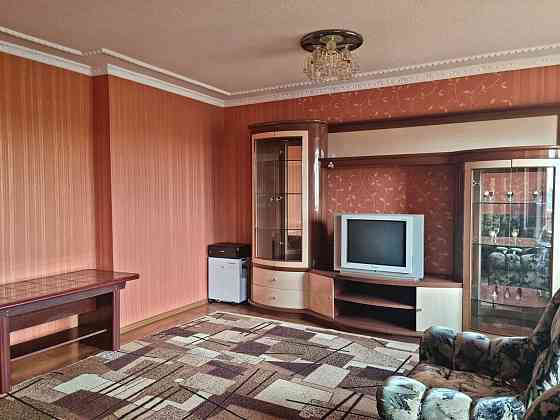 Срочно продам 3-х комнатную квартиру на 4-м микрорайоне Лозовая