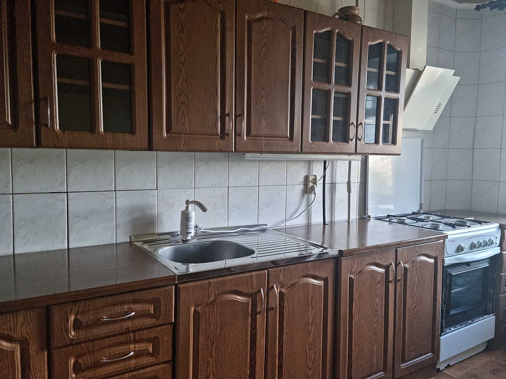 Срочно продам 3-х комнатную квартиру на 4-м микрорайоне Лозовая - изображение 1