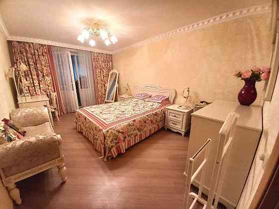 Продам 3 кімнатну квартиру в центрі міста - укомплектовану  з ремонтом Чернигов