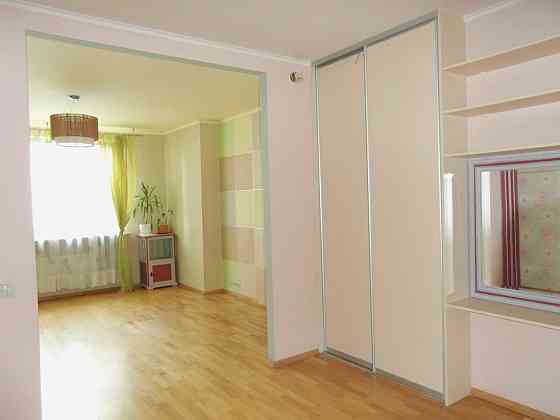 Продам 2 кімнату, вул.Раіси Окіпної м. Лівобережна Київ