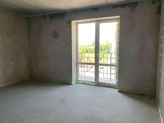Продається величезна 2к квартира в пригороді Києва. Є газ. Болкони. Буча