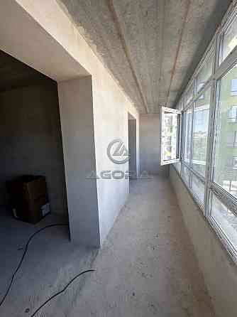 Продається видова двохкімнатна квартира поруч міського озера Крихівці