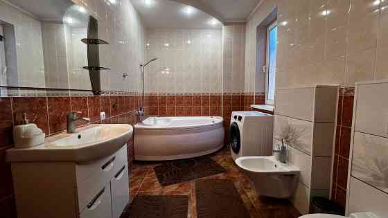 Дворівнева квартира з власним заїздом в центрі Луцька Луцк