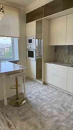 Продам квартиру Свято-Миколаївська 36 5/6 Кривой Рог