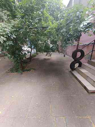 Продам 2 ком.  в Приморском районе  ул.Семинарская . Одесса