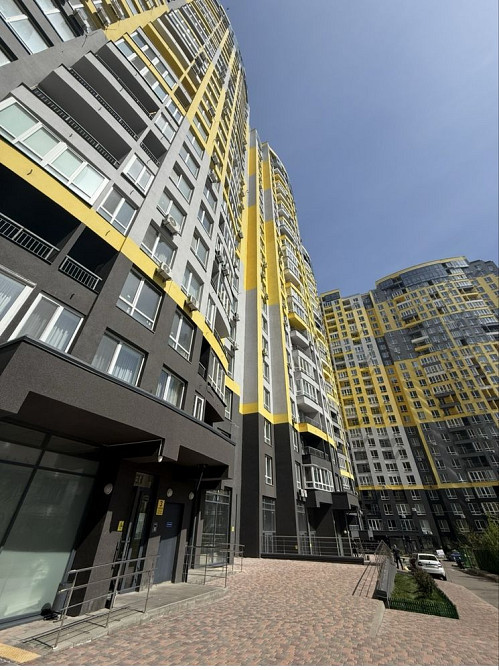 Продаж 1 кімнатноі квартири з частковим ремонтом, ЖК Медовий Київ - зображення 1