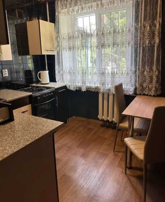 1 кім з КОСМЕТИКОЮ в ЦЕГЛІ район ВОКЗАЛУ (716704) Днепр - изображение 1