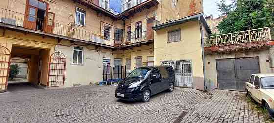 Продаж 3 кімнатної квартири по вул. Огієнка з власним подвірям Львов