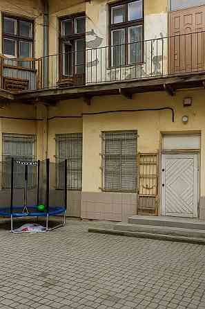 Продаж 3 кімнатної квартири по вул. Огієнка з власним подвірям Львов