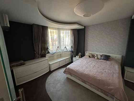 Здаэться чудова двоповерхова 5-кімнатна квартира-петхаус AK Киев