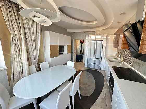 Здаэться чудова двоповерхова 5-кімнатна квартира-петхаус AK Киев