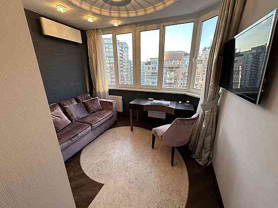 Здаэться чудова двоповерхова 5-кімнатна квартира-петхаус AK Киев