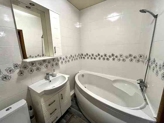 Добротна велика двокімнатна квартира біля парку Ирпень