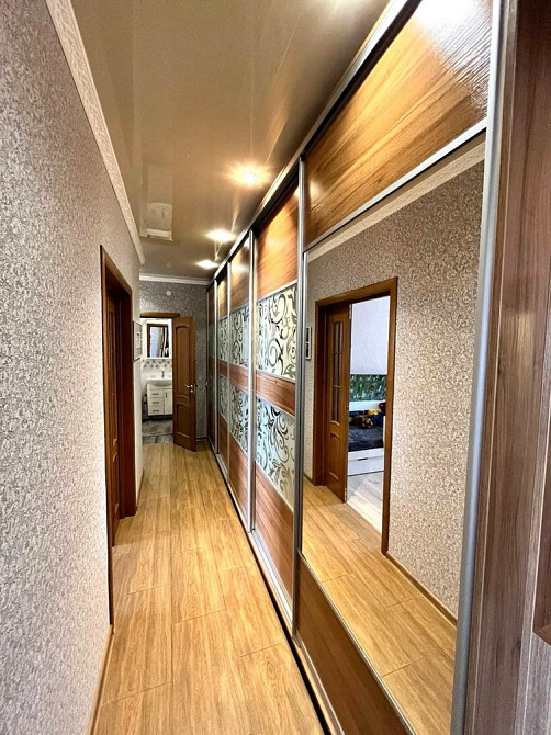 Добротна велика двокімнатна квартира біля парку Ирпень - изображение 4