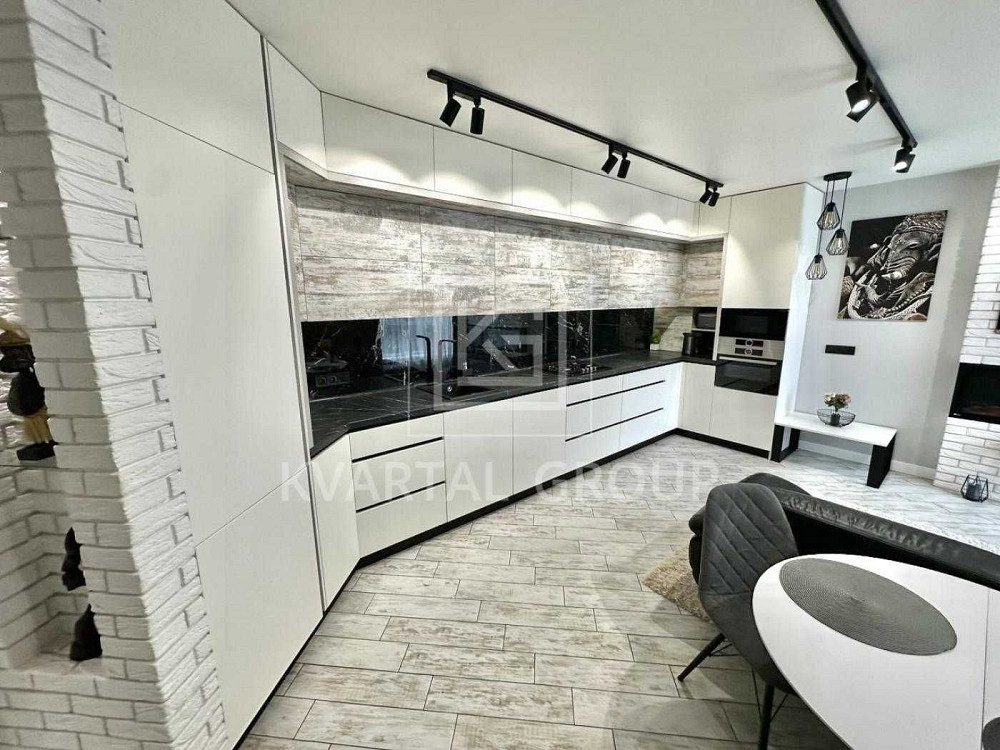 БЕЗ КОМІСІЇ! особлива євро ТРИКІМНАТНА квартира з ЯКІСНИМ ремонтом Гостомель - зображення 1