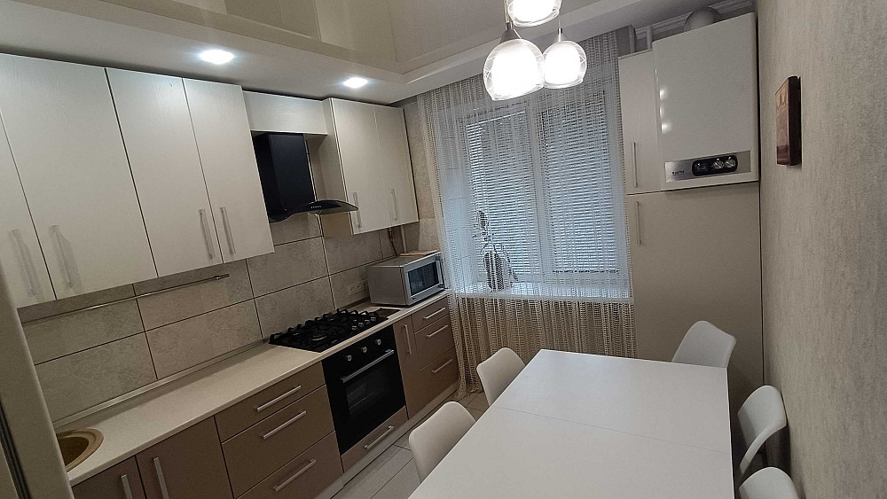 Продається 4-к квартира з якісним ремонтом і індивідуальним опаленням! Конотоп - изображение 1