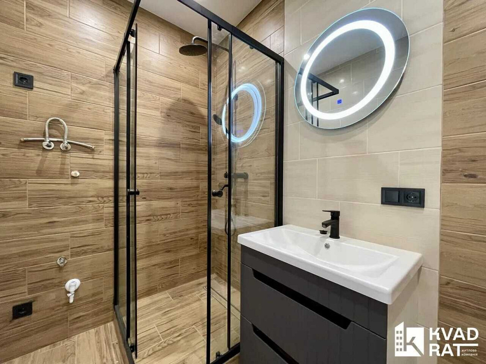 Простора 1-кім квартира з ремонтом в центрі! Обжитий будинок Ивано-Франковск - изображение 5