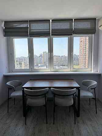 2 кімнатна кв. 81м2 по вул. Драгоманова 40є  від власника без комісії Вишневое