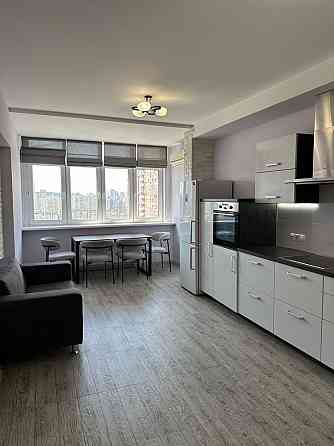 2 кімнатна кв. 81м2 по вул. Драгоманова 40є  від власника без комісії Вишневое