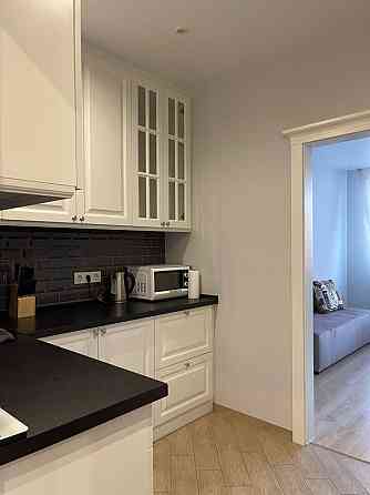 2 кімнатна кв., ЖК Озерний, Наумовича 6, з ремонтом, без% Киев