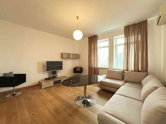 м.Політехнічний інститут,Провіантська,3,велика 2х кім квартира,вільна Киев