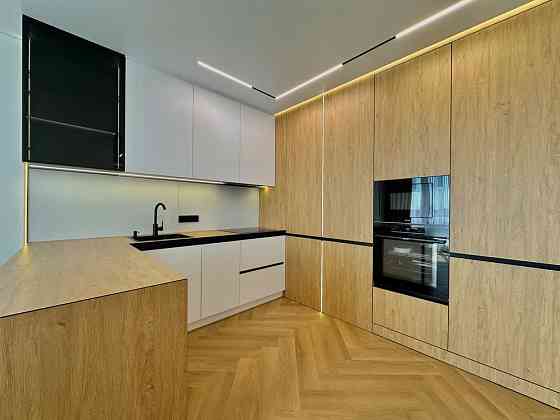 Укомплектована півторачка з кухнею-студією в самому центрі міста Івано-Франківськ