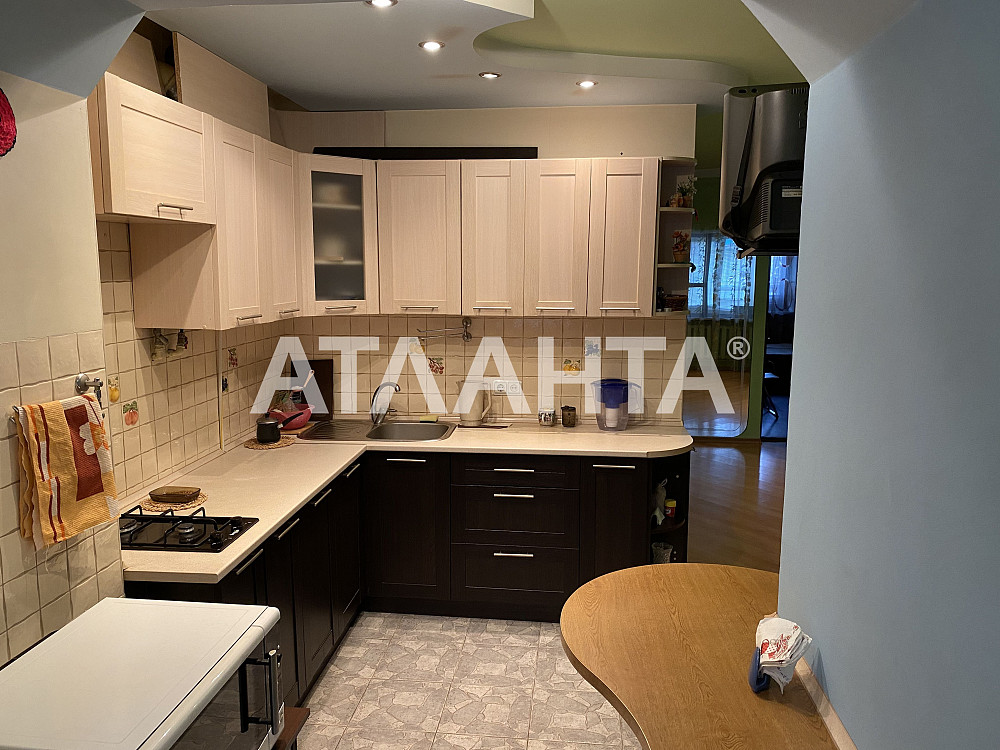 Продам. 2 комнатная с капремонтом, мебелью и бытовой техникой Одесса - изображение 1